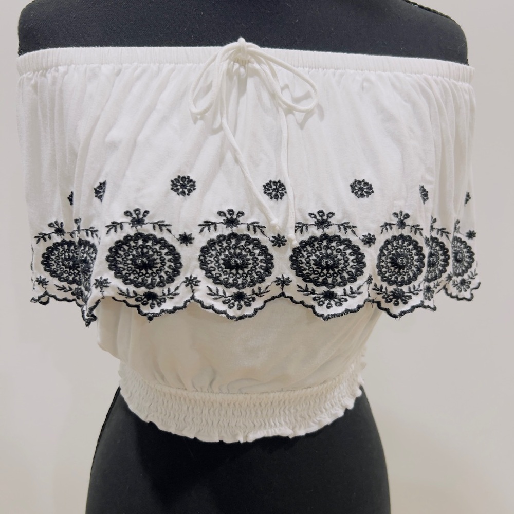 American Eagle Outfitters Black and White Off-Shoulder Cropped Blouse Small
